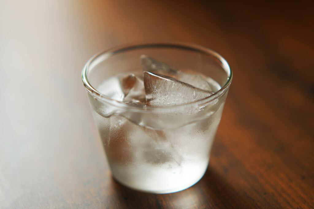 グラスに入った冷たい水